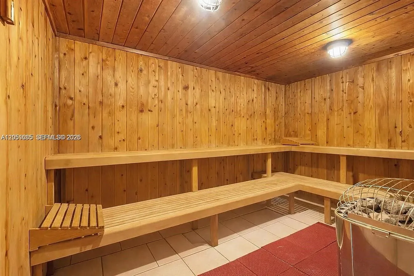 Arlen House East Condo — Photo 4