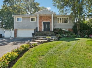 12 Wesleyan Rd, Commack, NY 11725