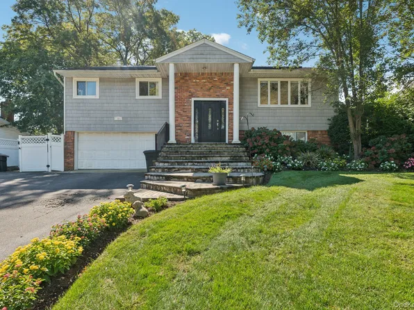 12 Wesleyan Rd, Commack, NY 11725