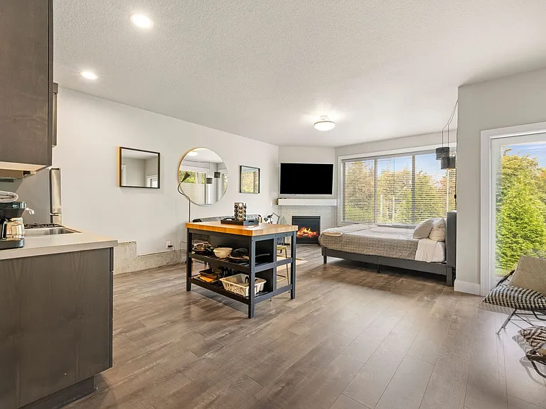 12578 SE 27th Ave — Photo 4