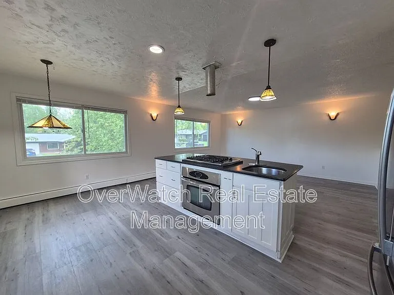 17024 Meadow Creek Dr — Photo 23