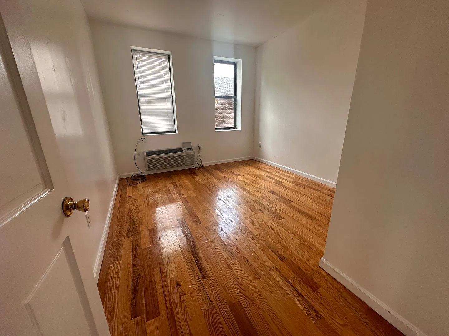 Hobart Ave Unit 2 — Photo 3