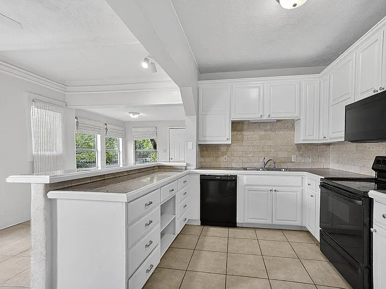 2601 S University Dr — Photo 4