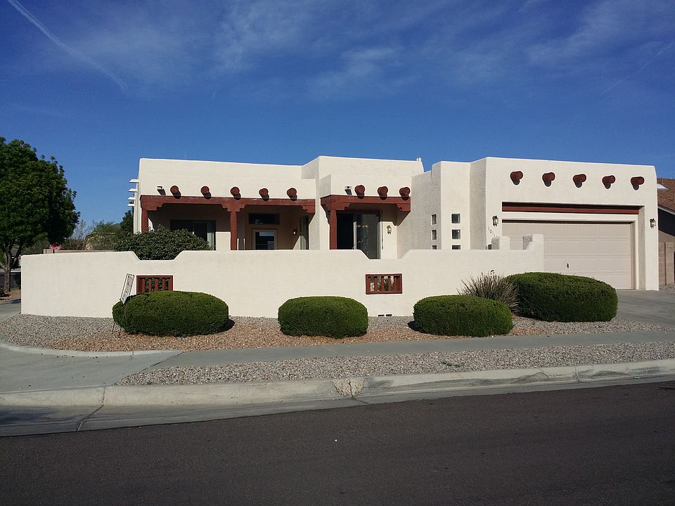 Large corner lot, SW style, enclosed front courtyard.
