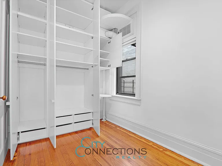 223 W 21st St #5N — Photo 9