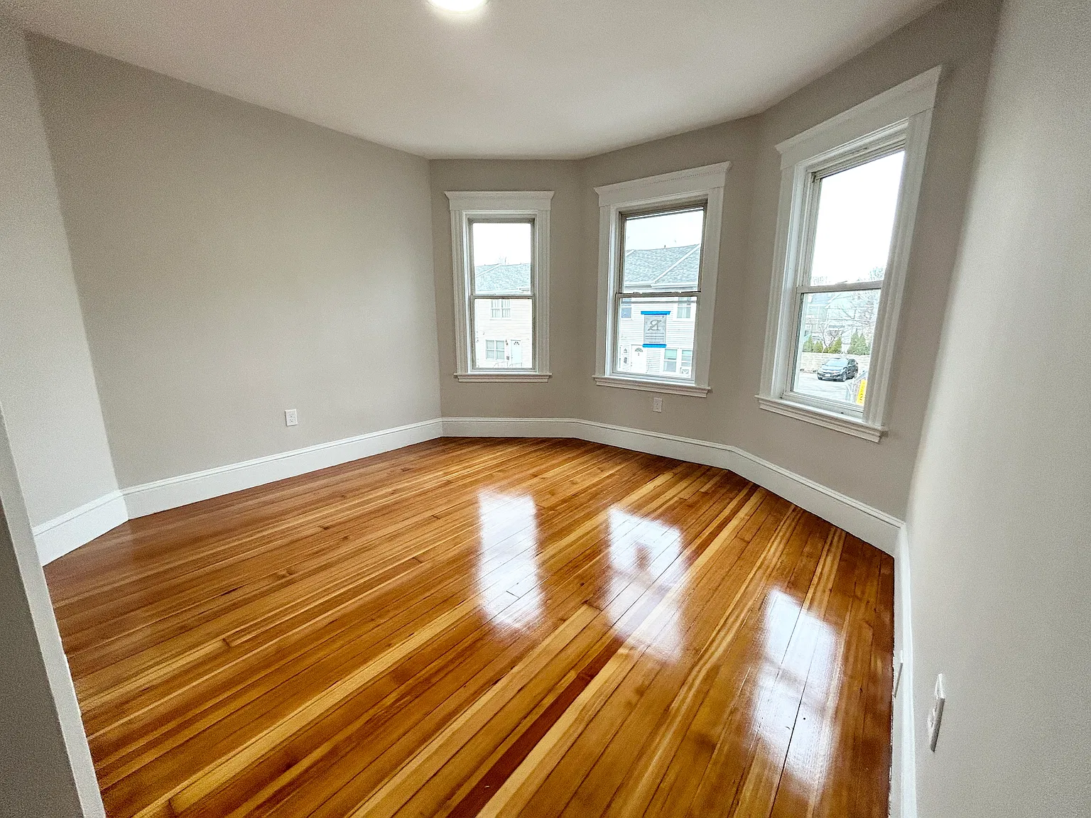 4 bed, 1500 sqft, $4,200 — Photo 4