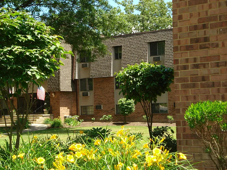 Peppertree Apartments — Photo 3