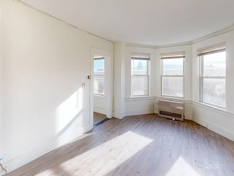 89 Hanover St #5 — Photo 1