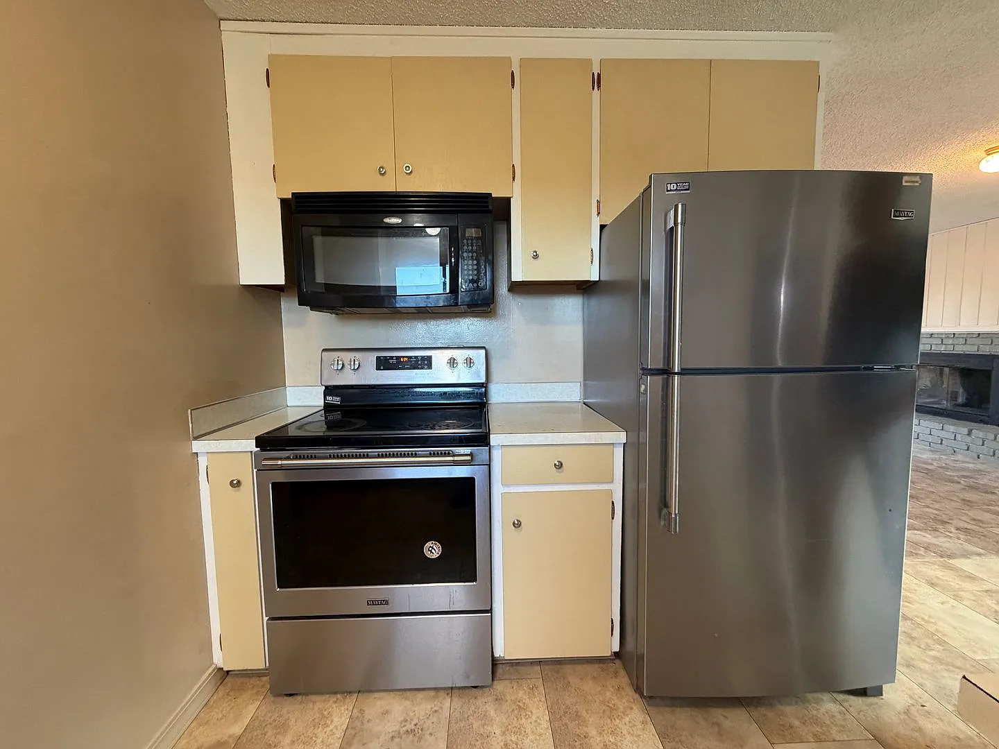 Arcata 3 bedroom, 2 bathroom house with 2-car attached garage — Photo 3