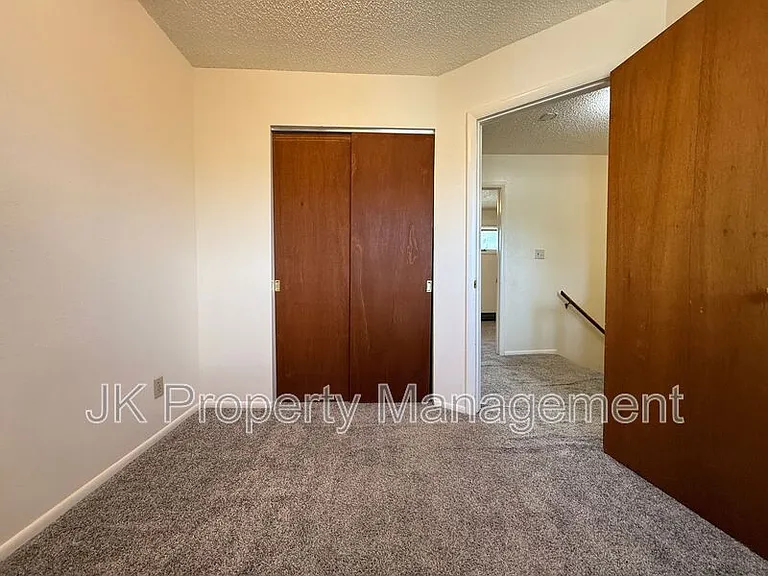 919 1st Ave SW #2 — Photo 16