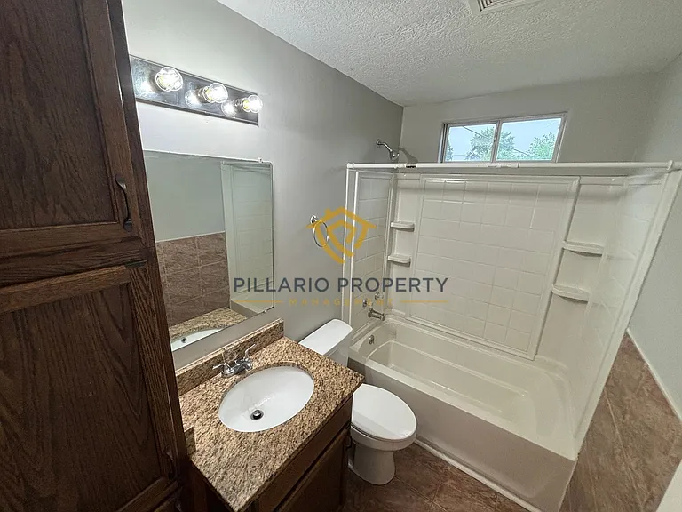 2224 S Keystone Ave — Photo 5