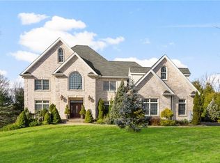 4 Old Farm Rd S, Pleasantville, NY 10570