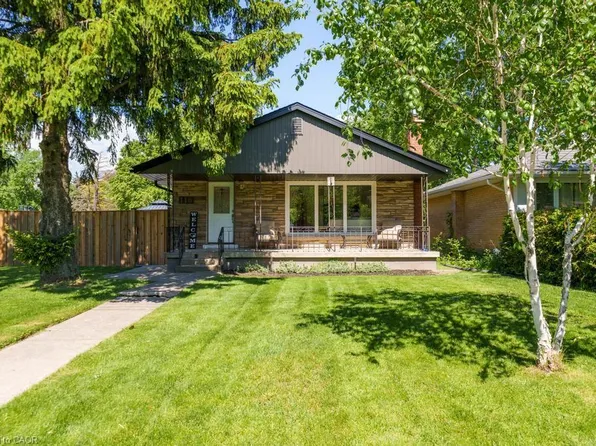 118 W 33rd St, Hamilton, ON L9C 5J1