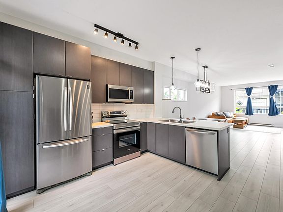 4th image of 19505 68a Ave #121