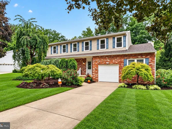 55 New Colony Dr, Hamilton, NJ 08619
