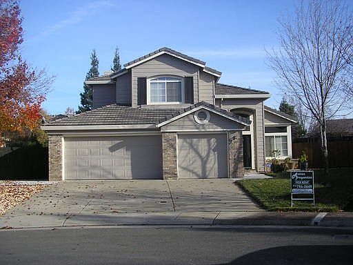 1st image of 402 Zamzow Ct