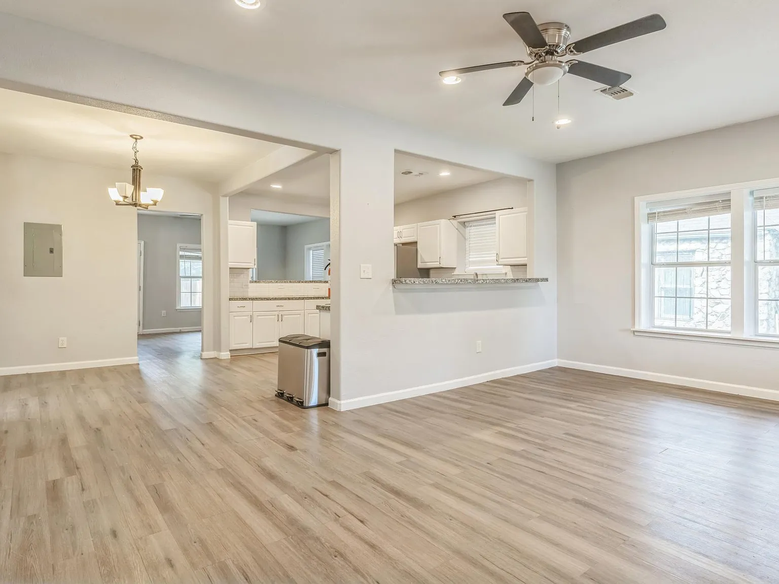4 bed, 2.0 bath, 2450 sqft, $685 — Photo 4