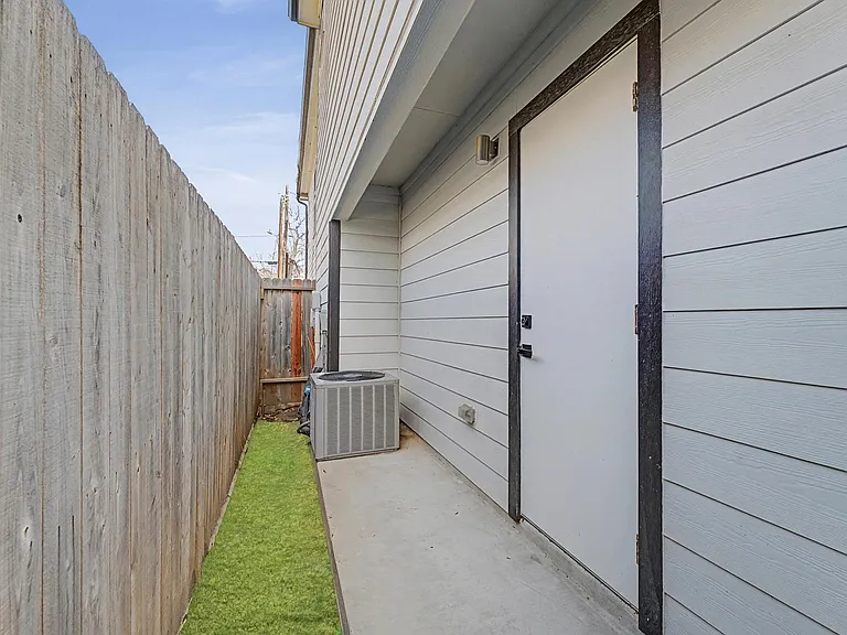 2714 Anita St — Photo 23
