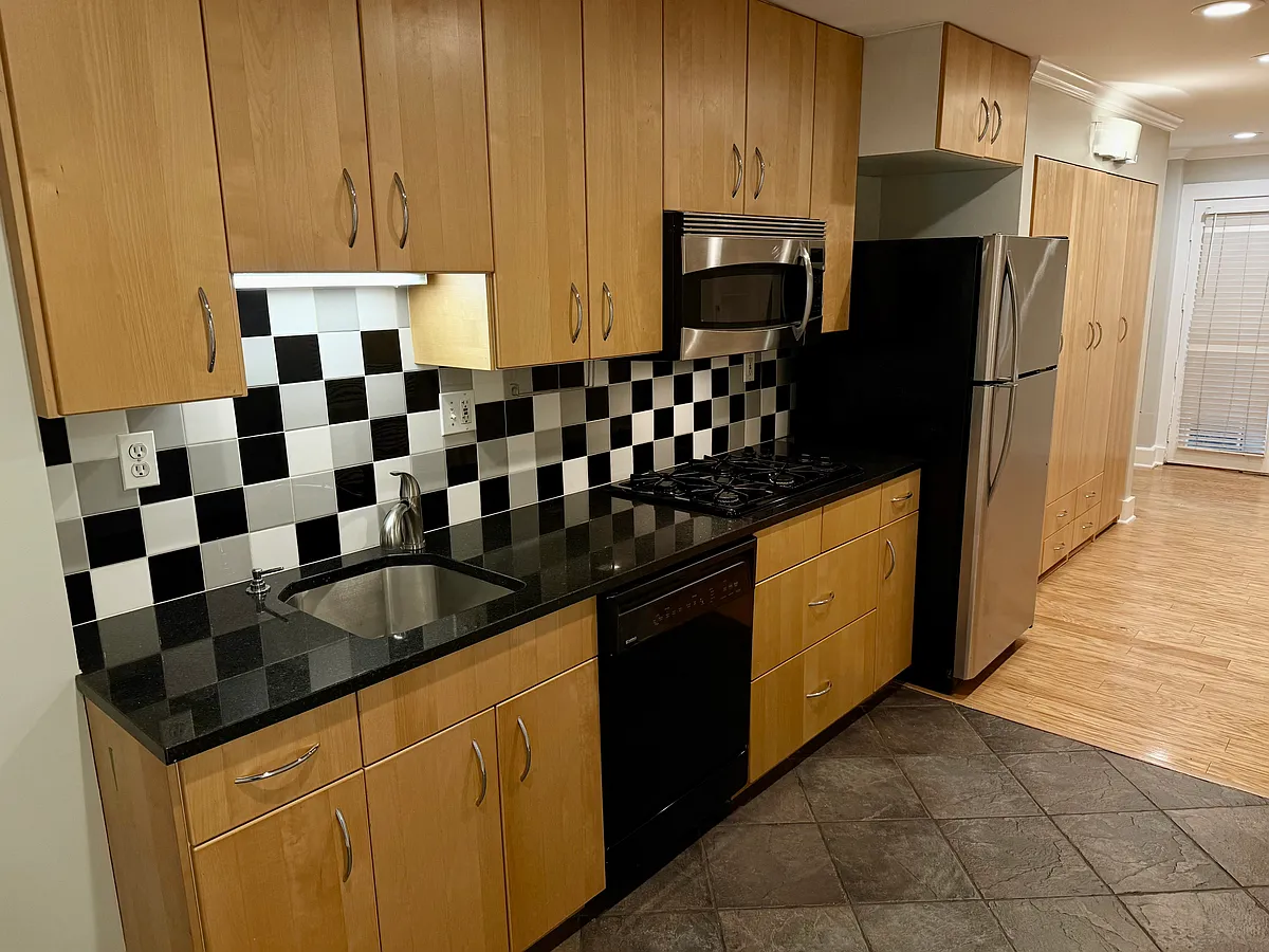 Building Photo - 1454 Q St NW #1/2
