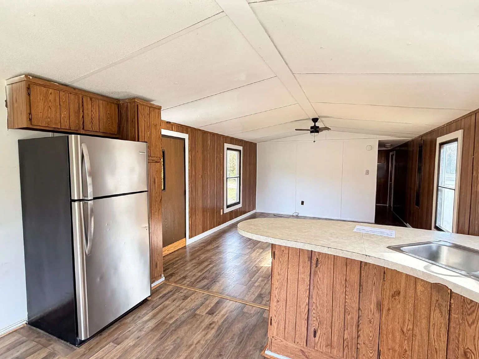 2 bed, 1.0 bath, $1,400 — Photo 4