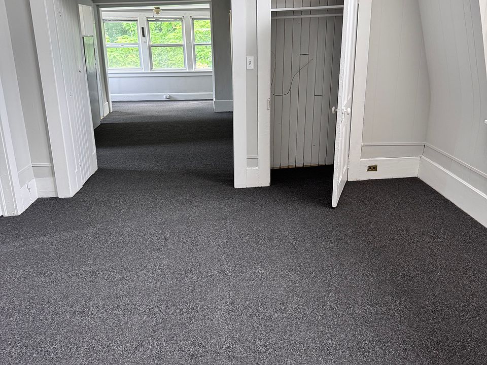 1st image of 221 E Main St APT 3