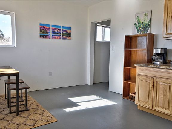 4th image of 160 Rhyolite Dr