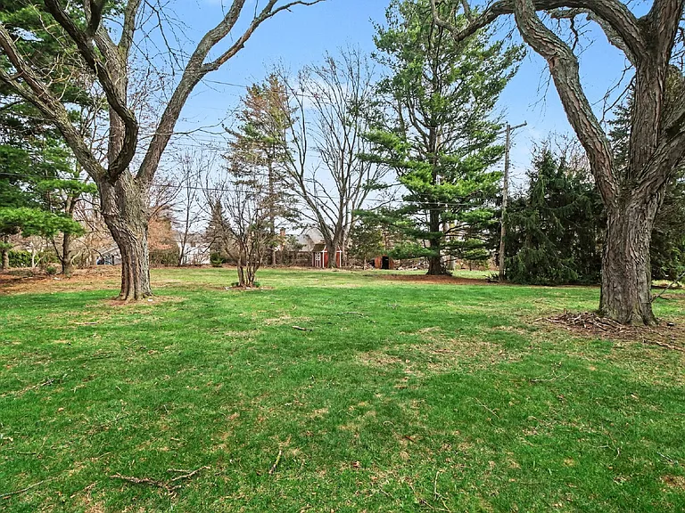 295 Nesbit Ln — Photo 16