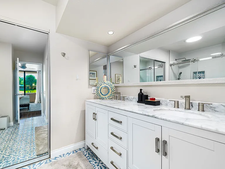 56 La Ronda Dr — Photo 15