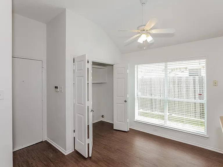 1349 Meadow Creek Dr — Photo 10