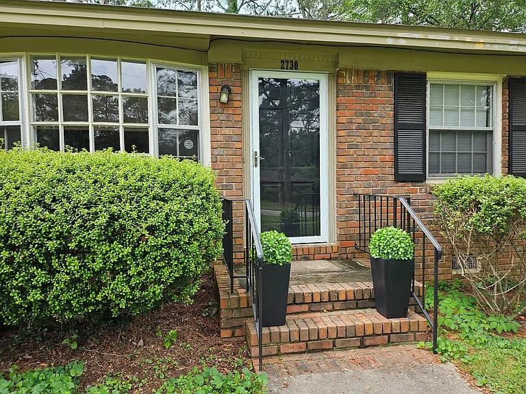 2730 Carolyn Dr SE — Photo 3