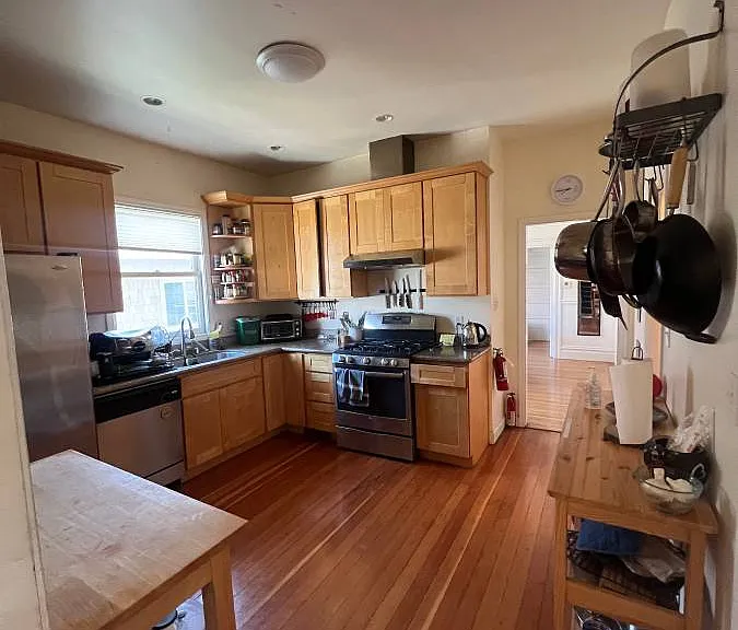 537 Georgina Ave — Photo 8