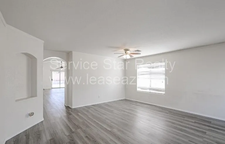 16652 W Latham St — Photo 2