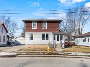 908 W 10th Ave, Oshkosh, WI 54902