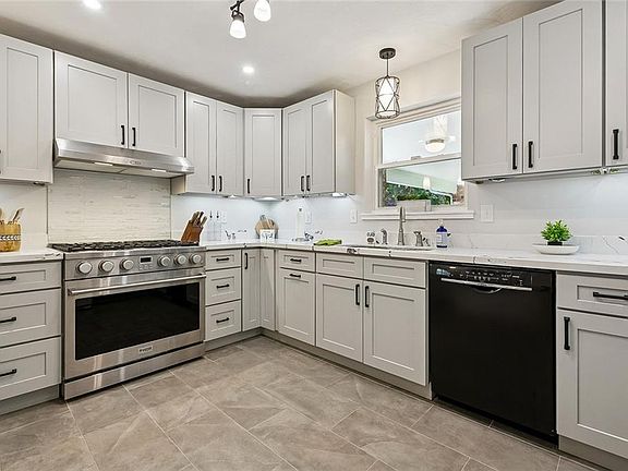 5th image of 569 Aris Ave