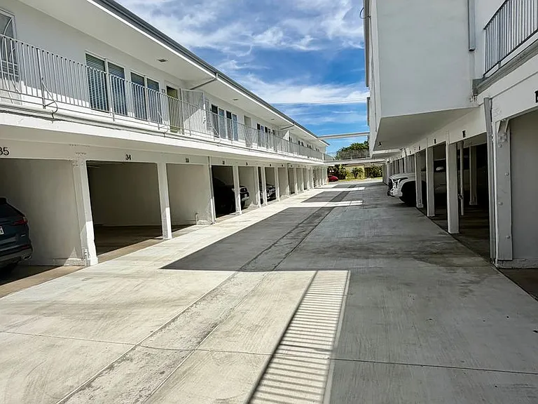 Howard & Lexington Apts — Photo 45