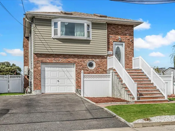 1165 Hastings Circle, Baldwin Harbor, NY 11510