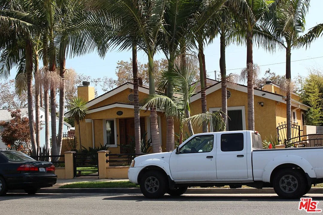 3 bed, 2.0 bath, 2222 sqft, $5,200 — Photo 1