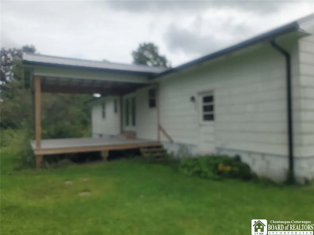 3 bed, 1.0 bath, 1222 sqft, $1,695 — Photo 2
