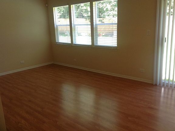 3rd image of 33 Brook Park Ln #33