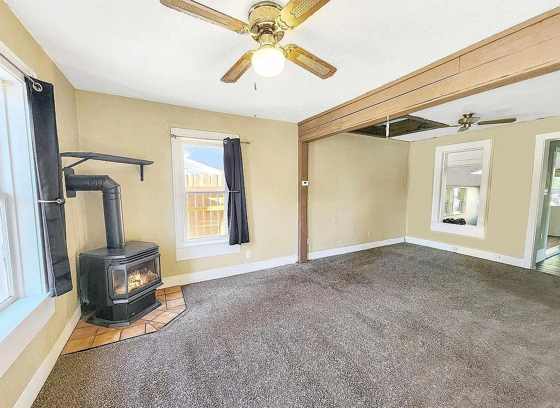 2 bed, 2.0 bath, 1531 sqft, $1,228 — Photo 2