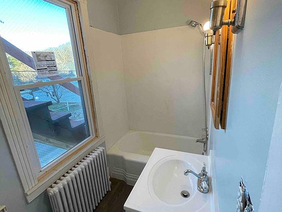 5th image of 118 1st Ave #B