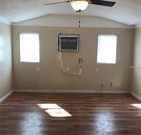 2nd image of 106 Shelton St