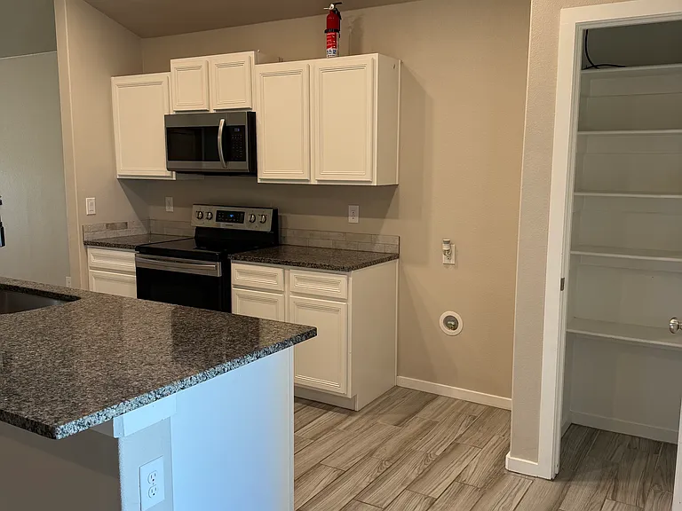 2901 Urbana Ave — Photo 9
