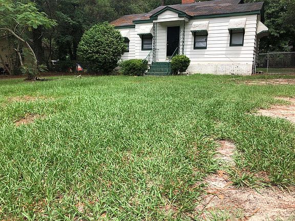 4th image of 2405 Giddens Dr