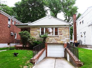 6117 215th St, Oakland Gardens, NY 11364