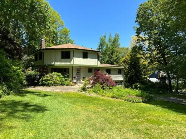 25 Coachman Pike, Ledyard, CT 06339