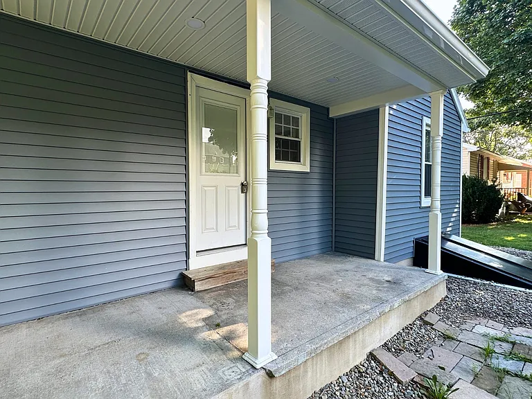 100 E Elm St — Photo 23