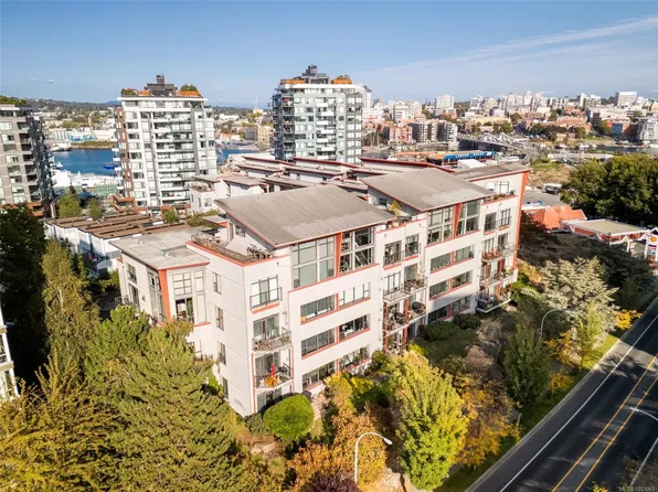 455 Sitkum Rd #212, Victoria, BC V9A 7N9