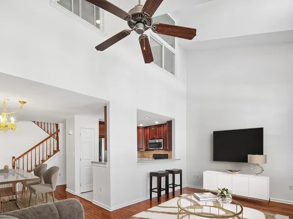 76 Lydia Dr, West New York, NJ 07093