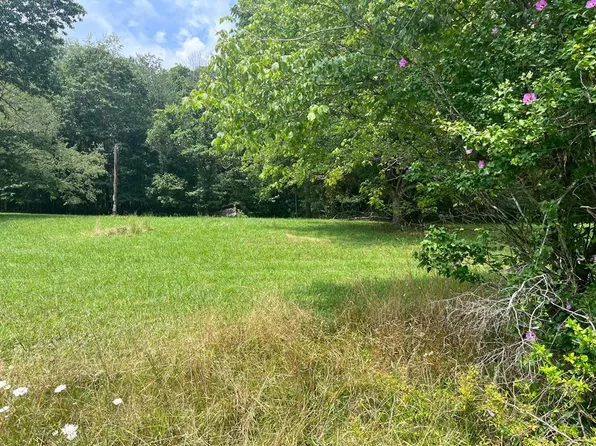 3 Daw Rd, Raven, VA 24639